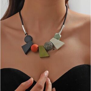 🆕 Chunky Wood Necklace… Brand New!!!